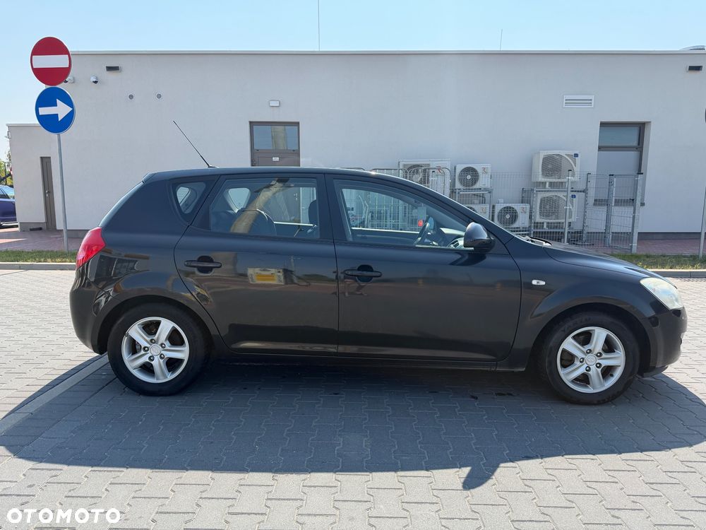 Kia Ceed 2.0 crdi Comfort + - 6