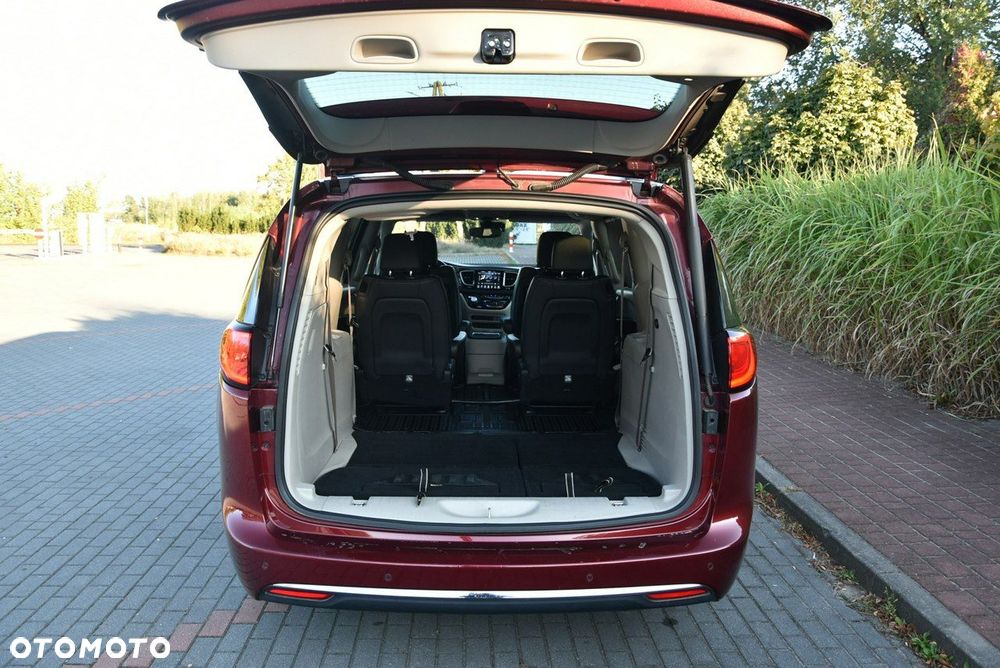 Chrysler Pacifica - 32