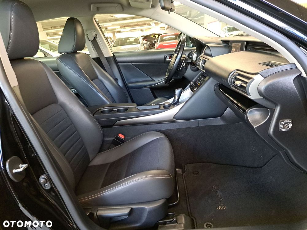 Lexus IS 200t Elegance - 16