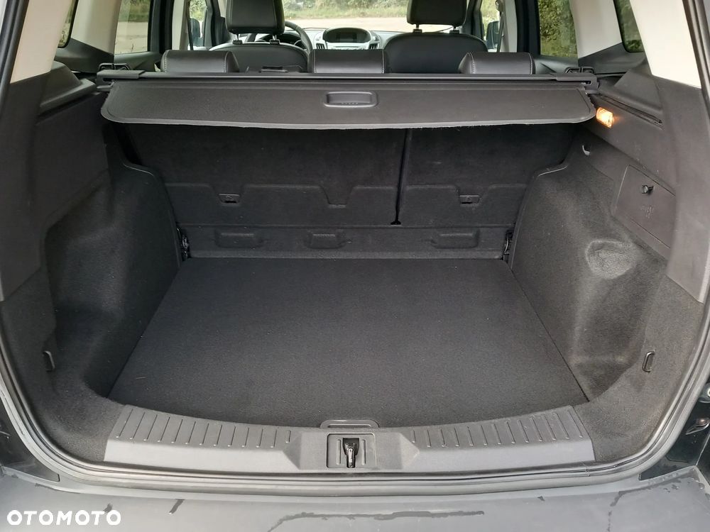 Ford Kuga 2.0 TDCi 4x4 Titanium - 28