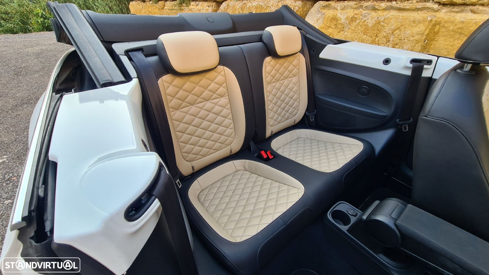 VW New Beetle Cabriolet 1.6 TDi Design - 34