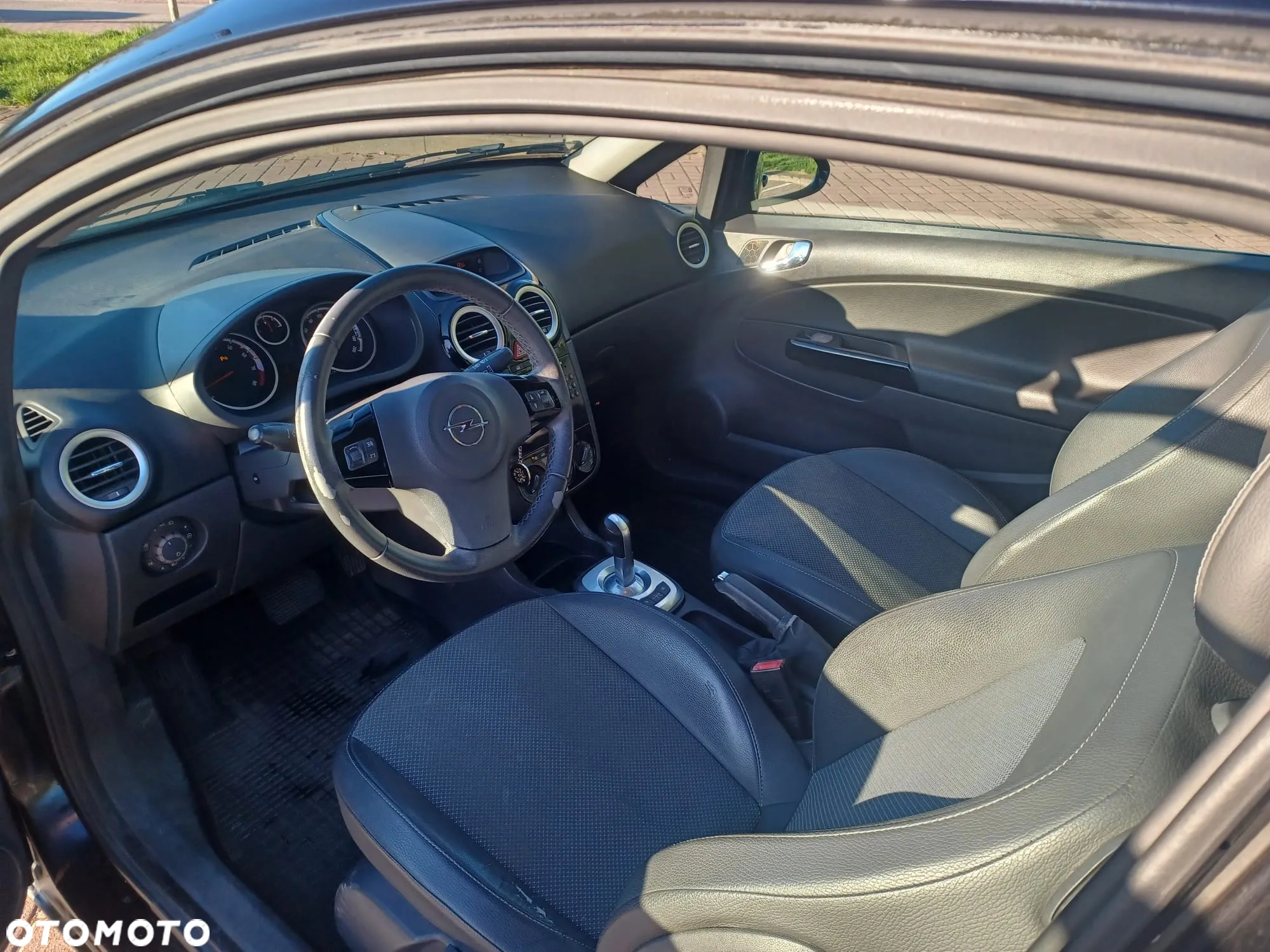 Opel Corsa 1.2 16V Cosmo EasyTronic - 2