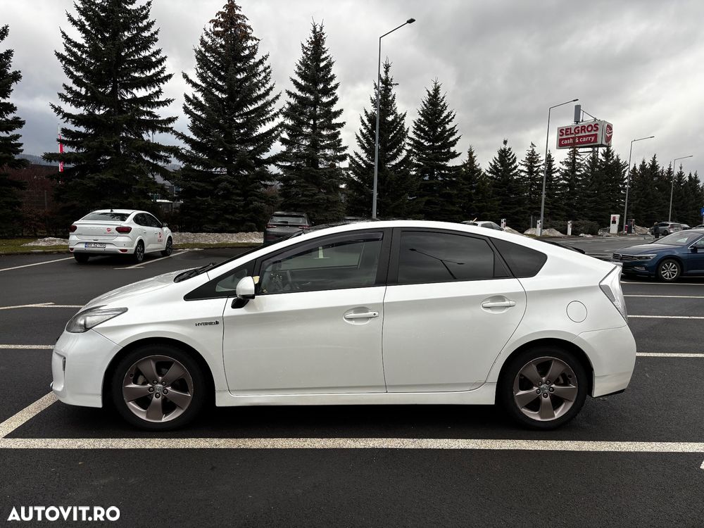 Toyota Prius (Hybrid) Sol - 3