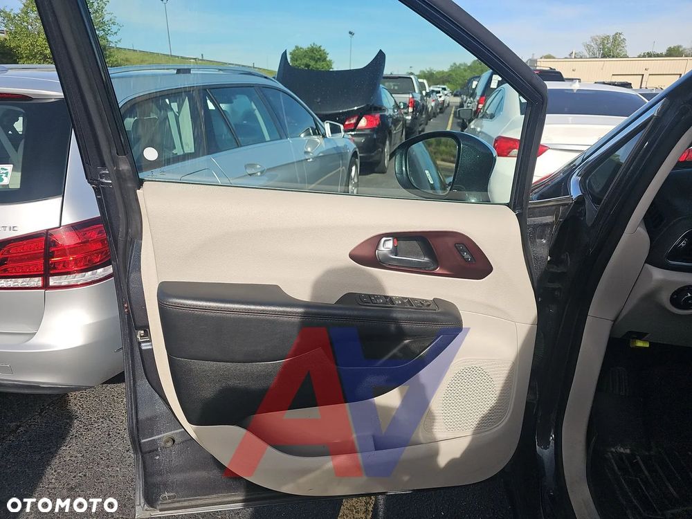 Chrysler Pacifica - 12