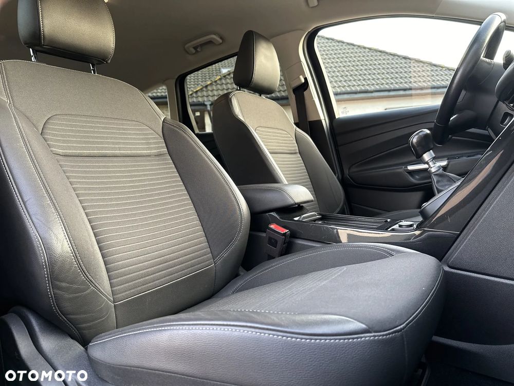 Ford Kuga 2.0 TDCi FWD Titanium - 15