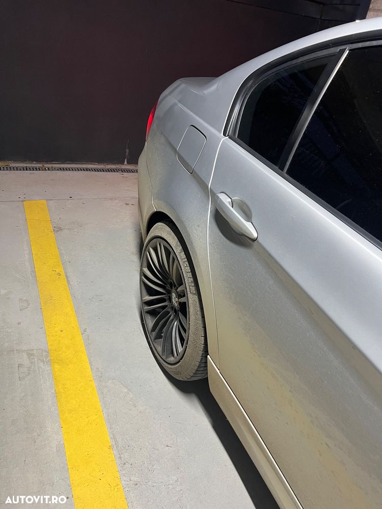 BMW Seria 3 320d - 25
