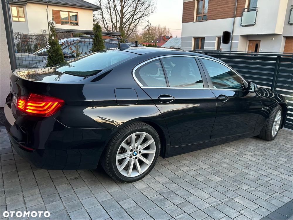 BMW Seria 5 525d xDrive - 11