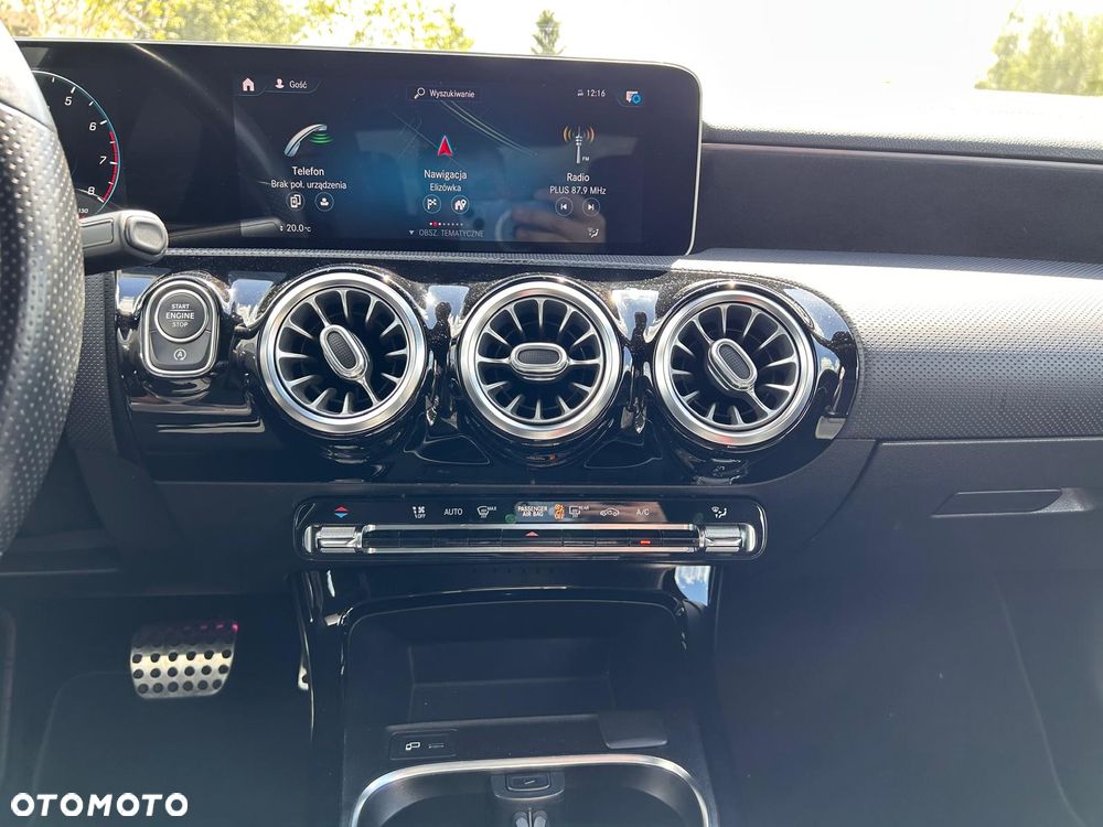 Mercedes-Benz CLA 180 7G-DCT - 26