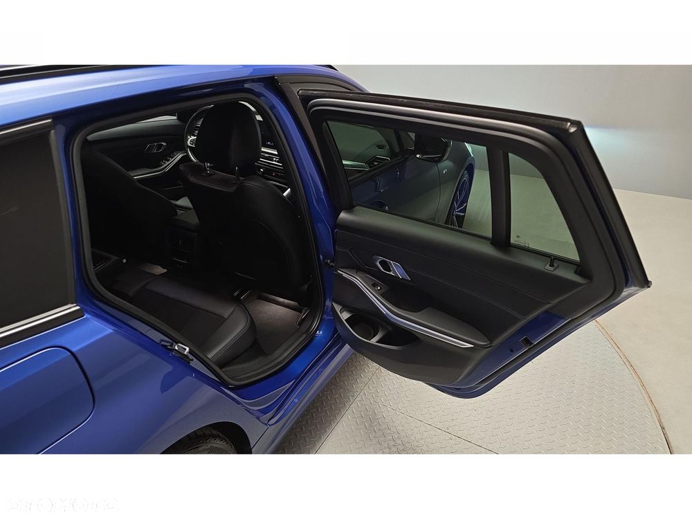 BMW Seria 3 320d xDrive M Sport - 29