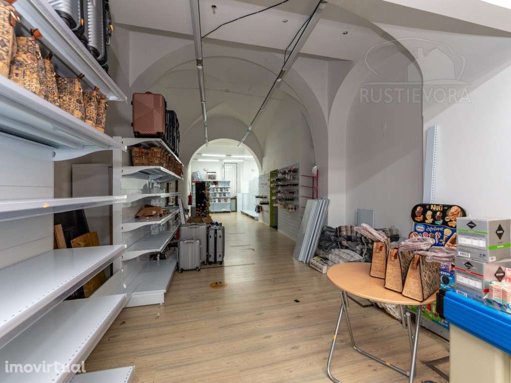 Espaço comercial, R/Chão amplo, para Restauração - Grande imagem: 5/30