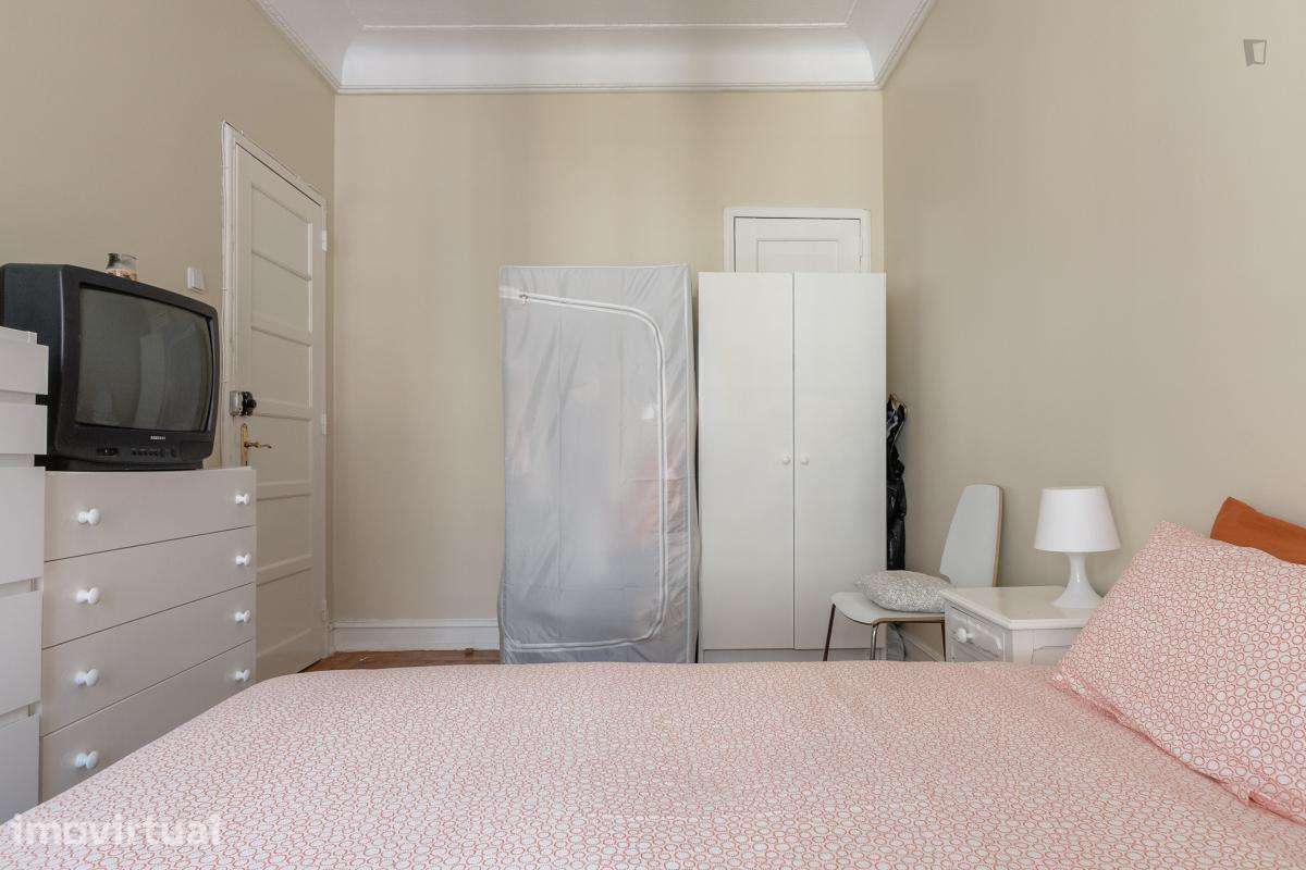 Quarto - localizado em Intendente Lisbon - Grande imagem: 4/21