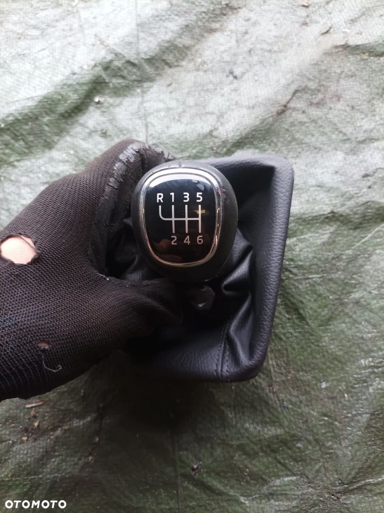 Skoda Octavia IV gałka mieszek lewarek 5E8711113D - 2