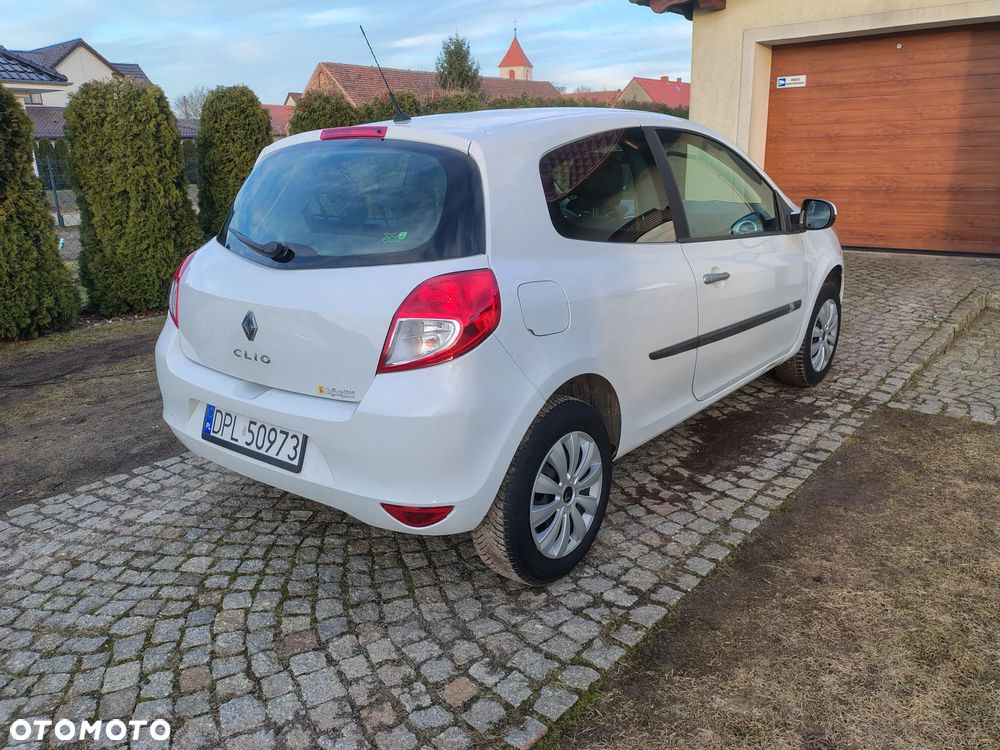 Renault Clio 1.2 16V 75 Expression - 4