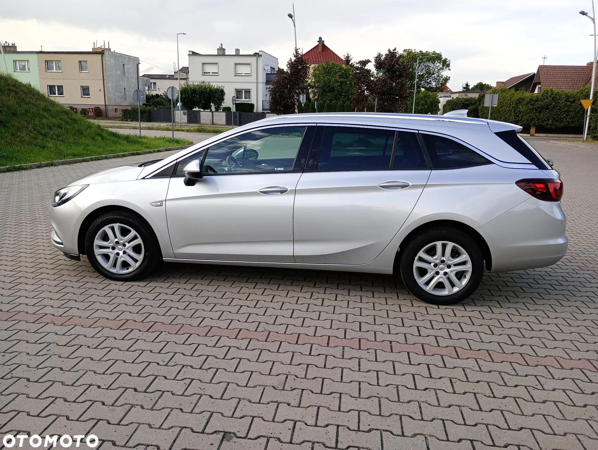 Opel Astra 1.6 D (CDTI) Start/Stop Sports Tourer Innovation - 4