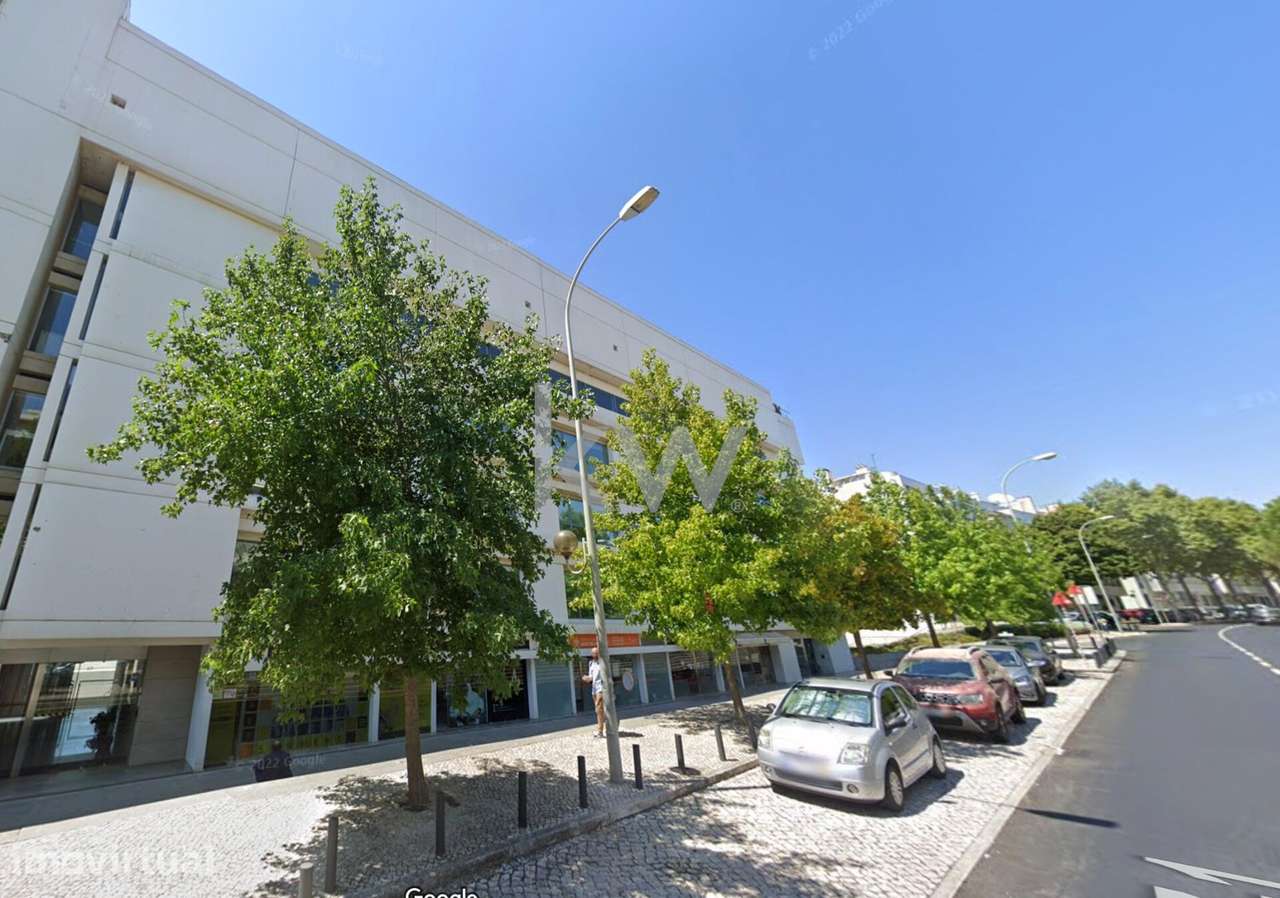 Escritório com 126 m2 e 2 lugares de estacionamento em Algés. 4% Yield - Grande imagem: 4/15