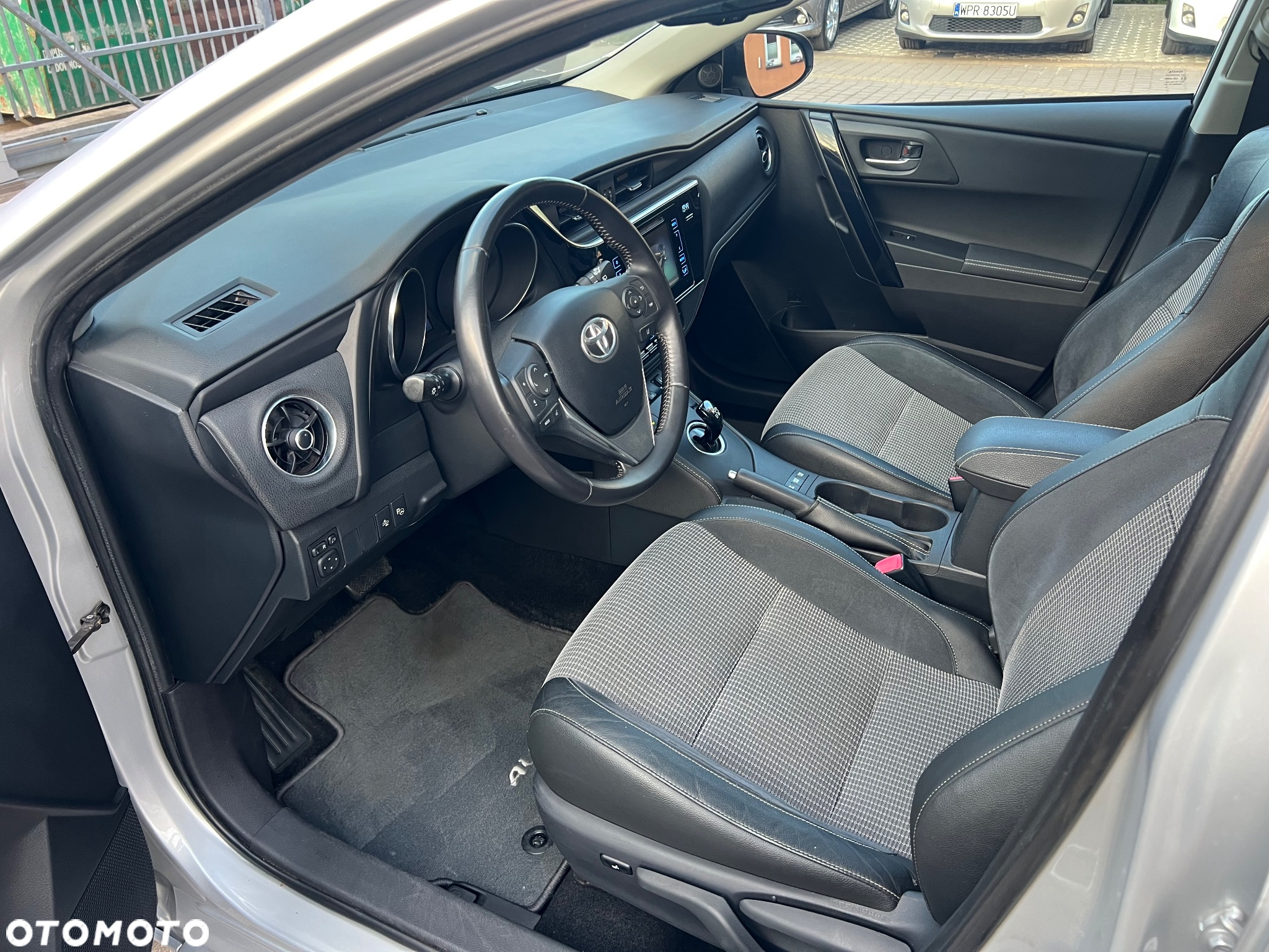 Toyota Auris 1.8 HSD Luna - 16