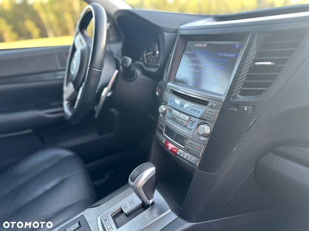 Subaru Legacy 2.5i GT - 11