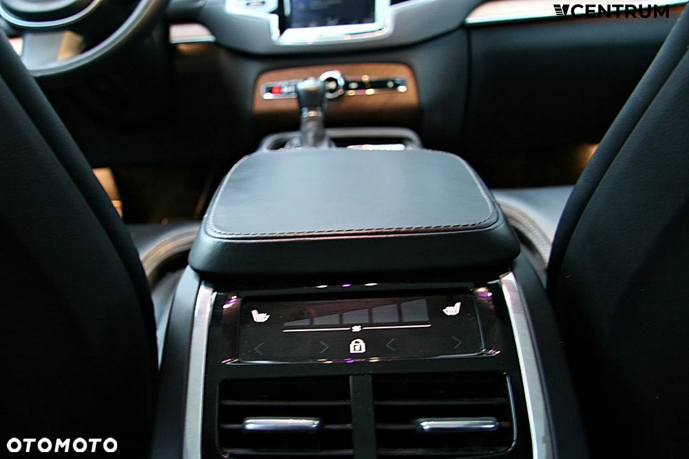 Volvo XC 90 D5 SCR AWD Inscription 7os - 13