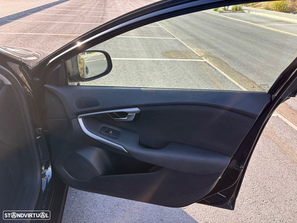 Volvo V40 2.0 D2 R-Design Momentum - 23