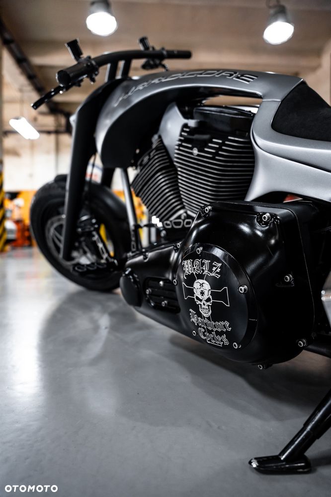 Harley-Davidson Softail Custom - 11