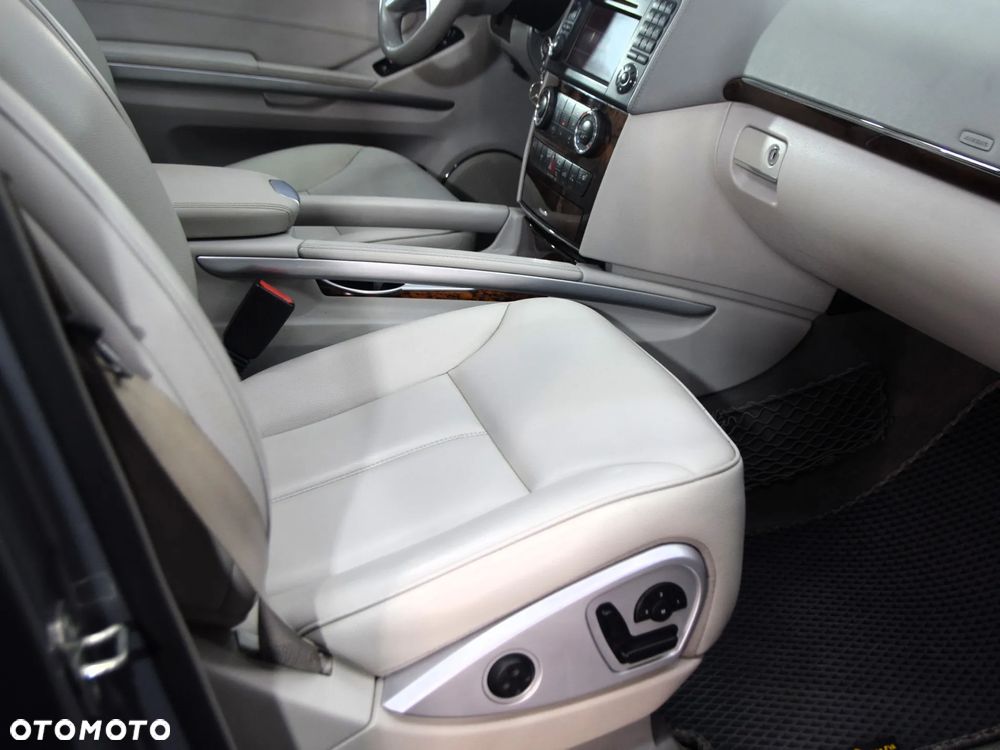 Mercedes-Benz GL - 23