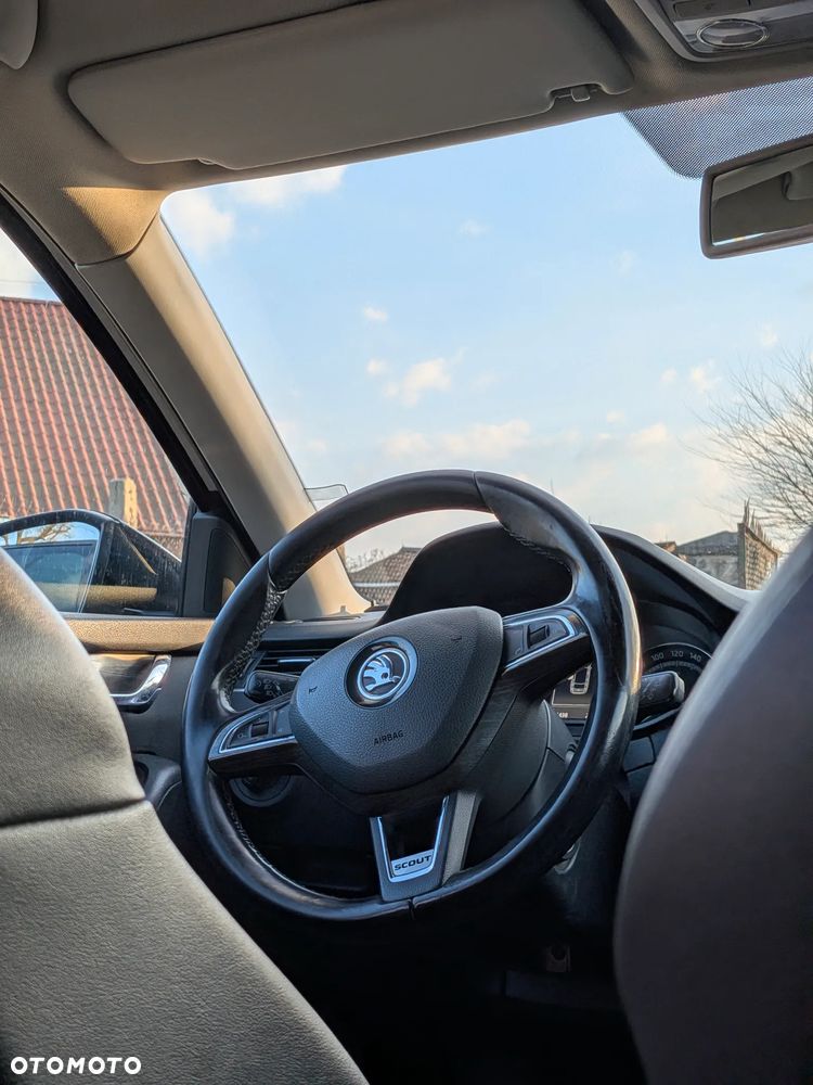 Skoda Octavia Scout 2.0 TDI 4x4 DSG - 21