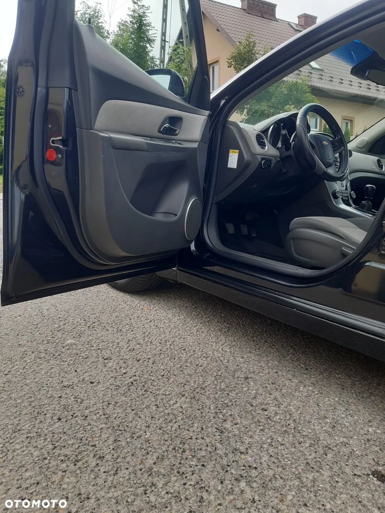 Chevrolet Cruze 1.6 Base - 12