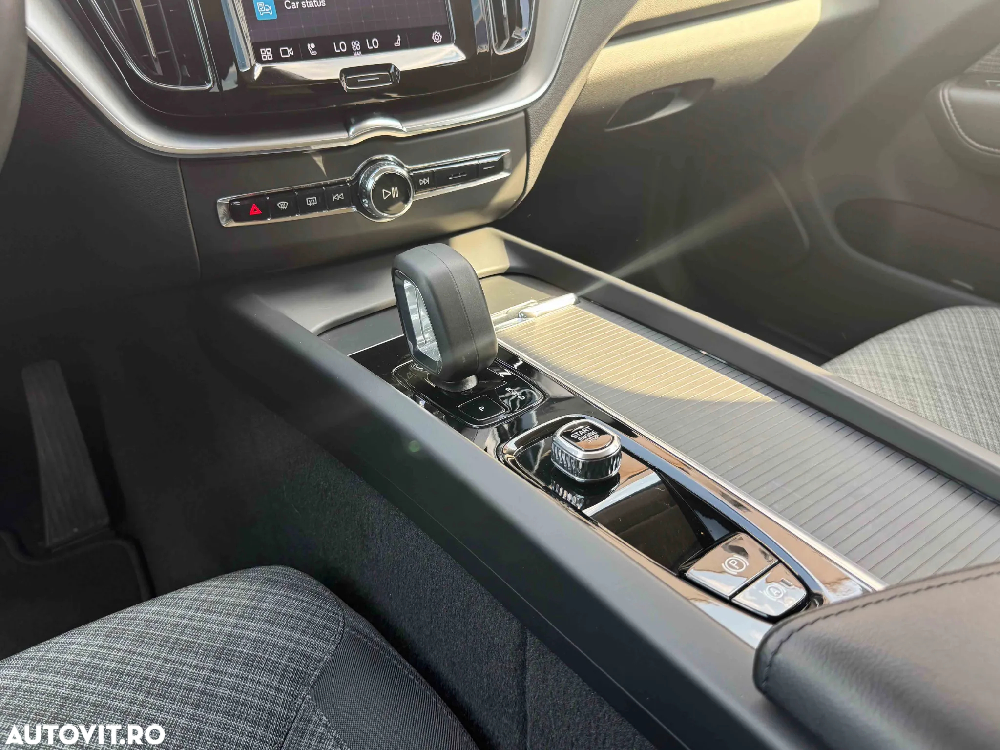 Volvo XC 60 B4 MHEV AT AWD Core - 17