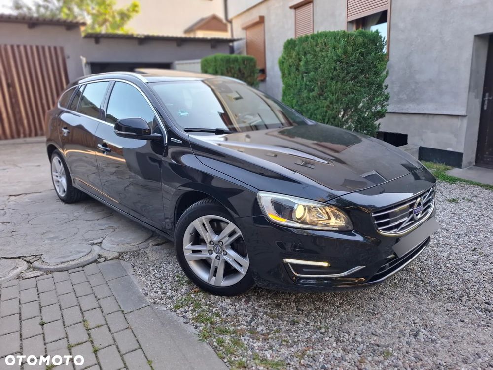 Volvo V60 D6 AWD Plug-in Hybrid R-Design Summum - 24