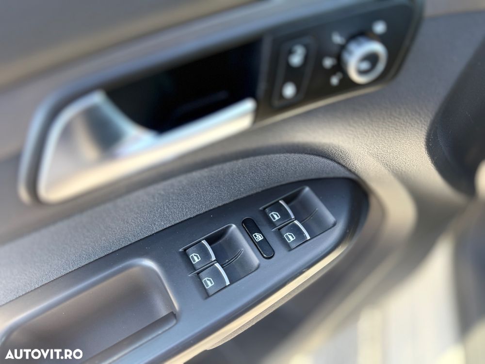 Volkswagen Touran 1.6 TDI DPF BlueMotion Technology DSG Comfortline - 10