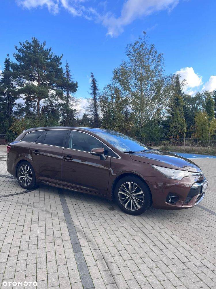 Toyota Avensis 1.8 Premium - 4