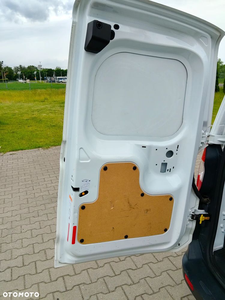 Ford Transit Courier - 17