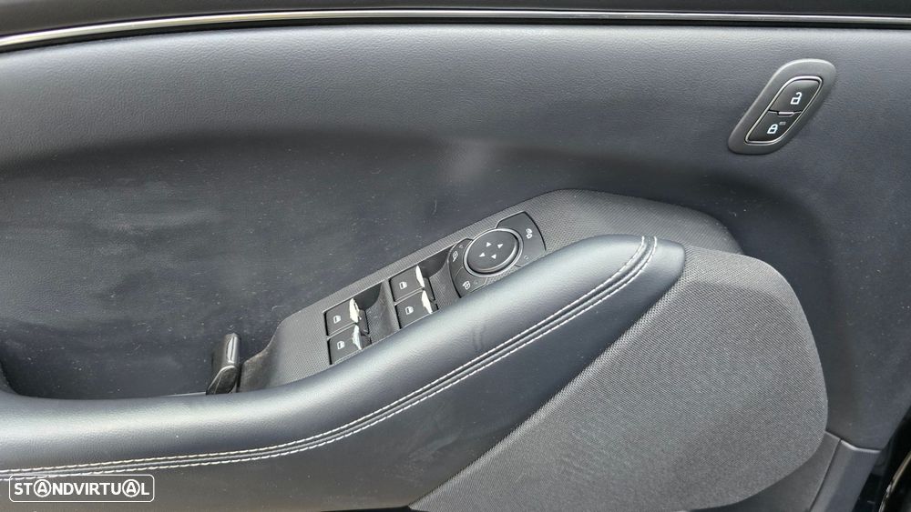 Ford Mustang Mach-E - 8