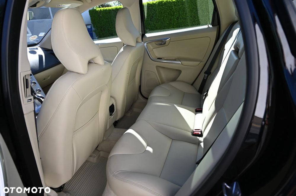 Volvo XC 60 D4 Momentum - 9