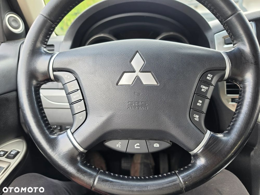 Mitsubishi Pajero - 23