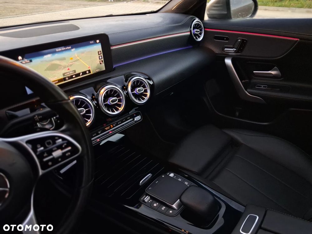 Mercedes-Benz CLA 180 7G-DCT Edition Progressive Line - 32