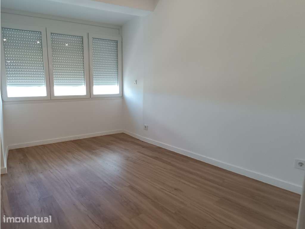 Apartamento T2 Totalmente Renovado | Centro de Queluz - Grande imagem: 3/11