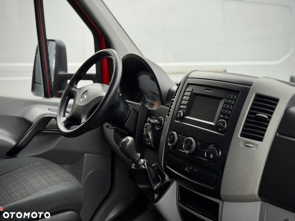 Mercedes-Benz Sprinter 519 CDI / 3.0 V6 190KM / Kontener 4,4m + Winda 750kg + Drzwi Boczne / TYLKO 225.983KM PRZEBIEGU / 2018 ROK PRODUKCJI / ZAREJESTROWANY W PL ! - 28