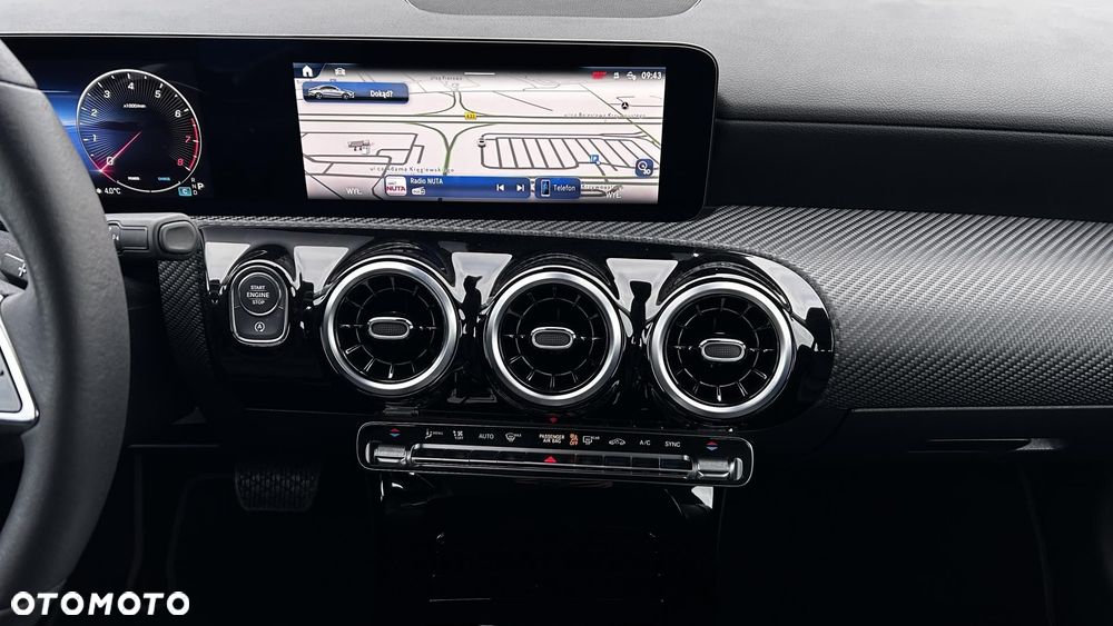 Mercedes-Benz CLA 200 7G-DCT - 17