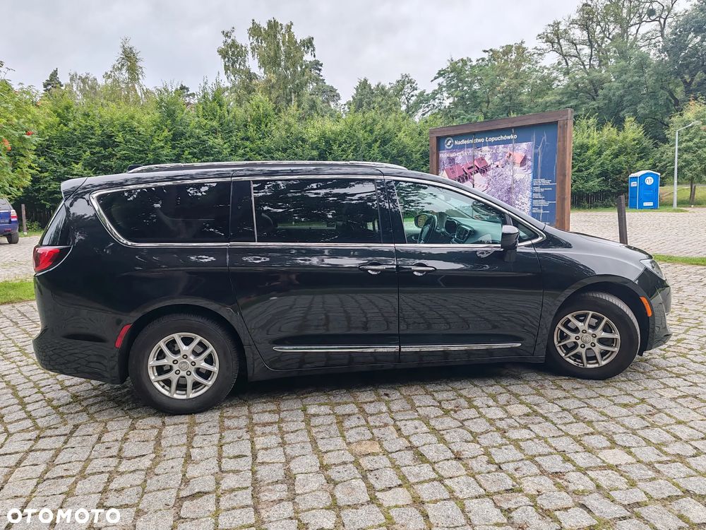 Chrysler Pacifica - 2
