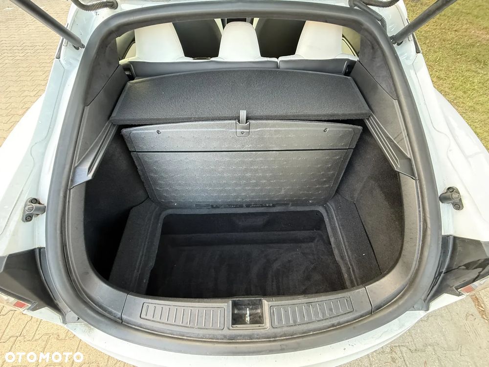 Tesla Model S - 14