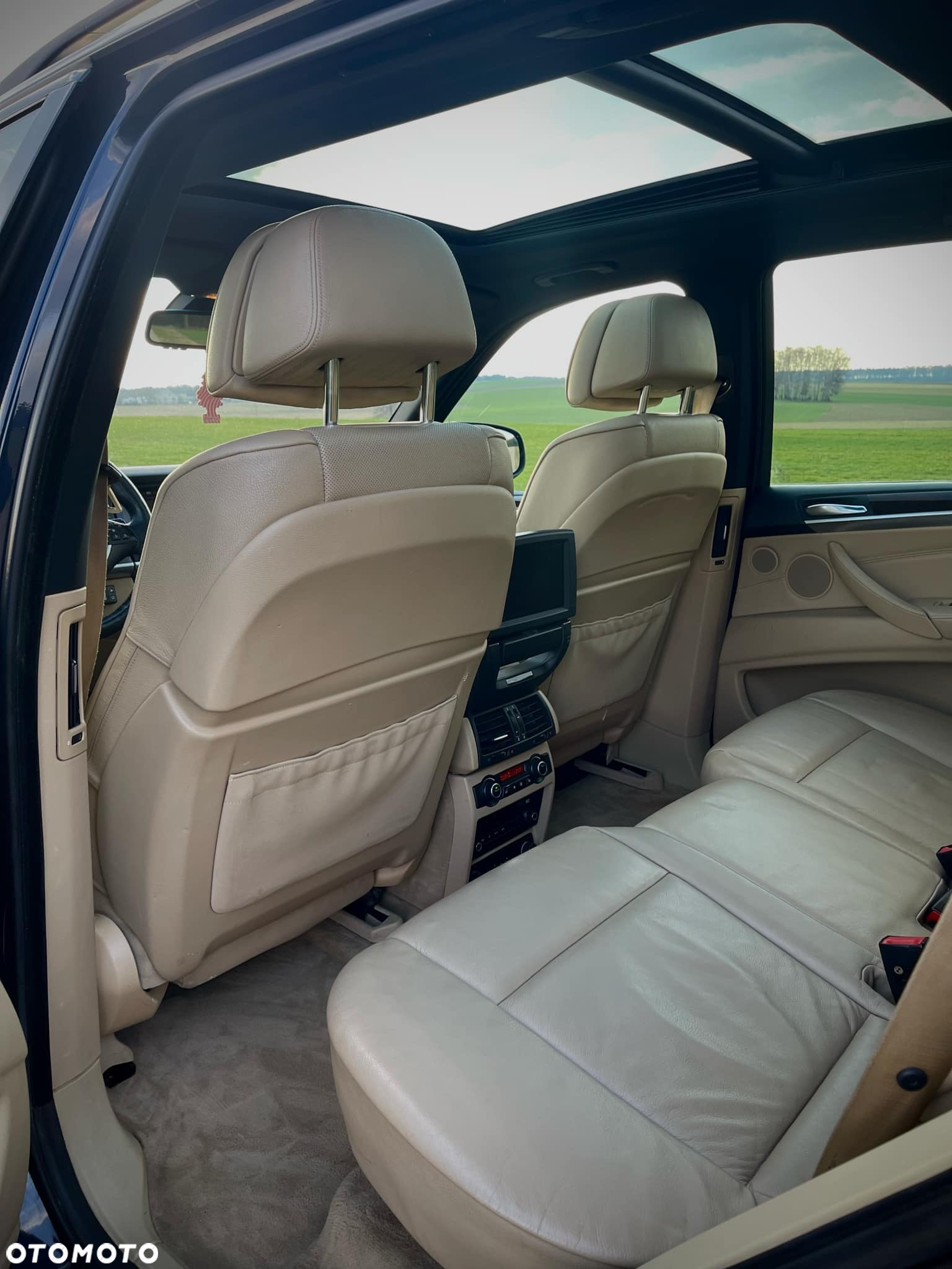 BMW X5 4.8i xDrive - 9