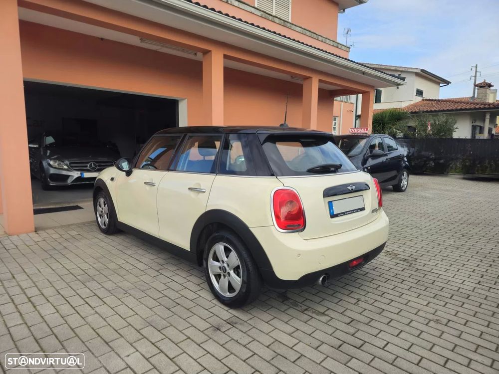 MINI 5 Portas Cooper D Auto - 6