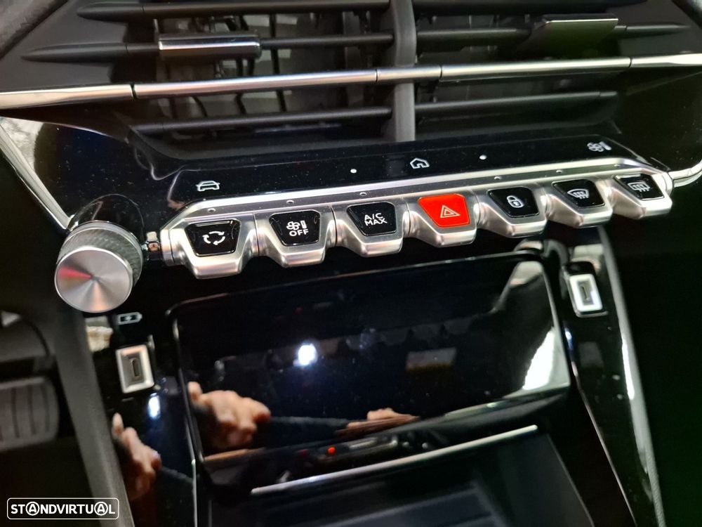 Peugeot e-2008 54 kWh Allure - 18