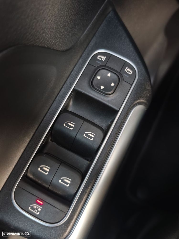 Mercedes-Benz GLA 180 d Progressive - 33