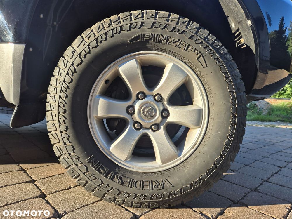 Toyota Land Cruiser - 35