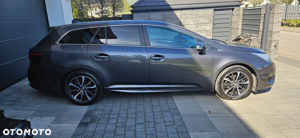 Toyota Avensis 1.8 Premium - 3