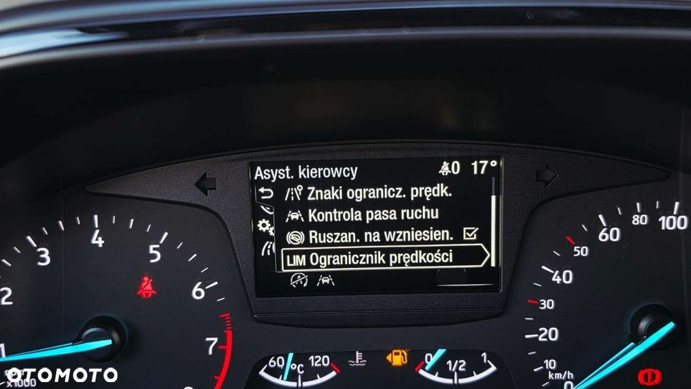Ford Focus 1.0 EcoBoost Hybrid ST-LINE STYLE - 12