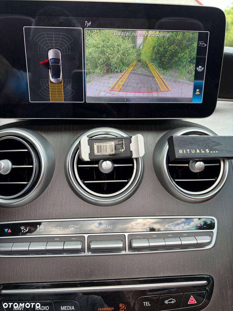 Mercedes-Benz Klasa C 180 9G-TRONIC AMG Line Plus - 27