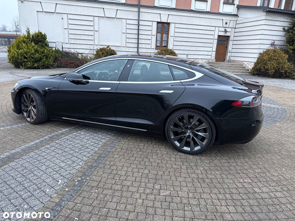Tesla Model S - 4
